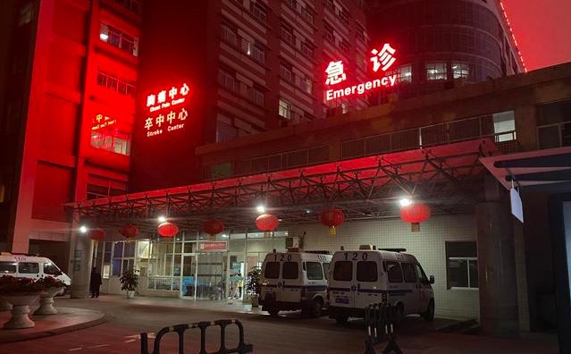 检查4次为阴性却在第5次确诊，是否可能集体隔离被感染新冠？