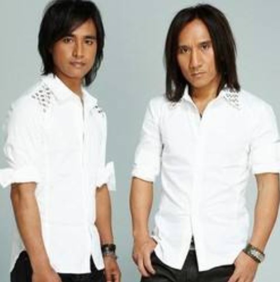 当山峰没有棱角的时候是什么歌？