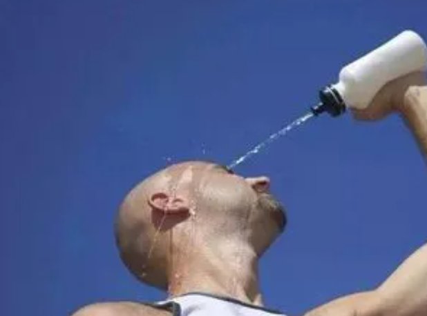 冷水浇头的意思