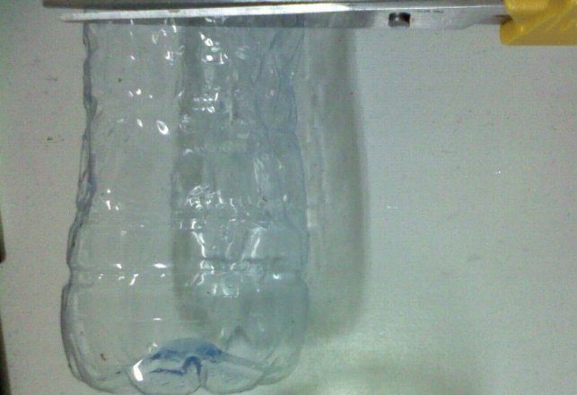 如何用矿泉水瓶子做科技小制作？