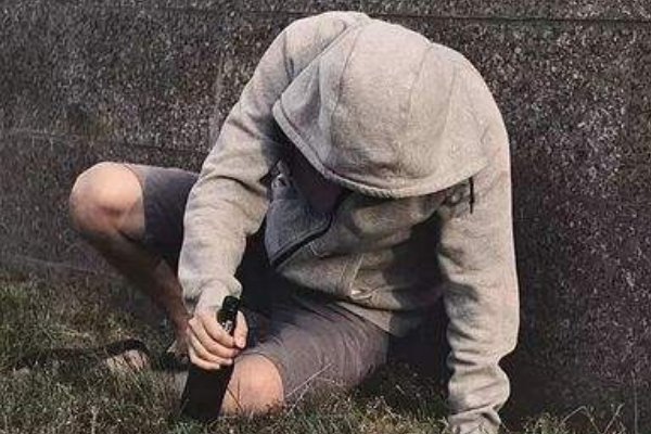 “烂醉如泥”一词中“泥”的意思是什么？