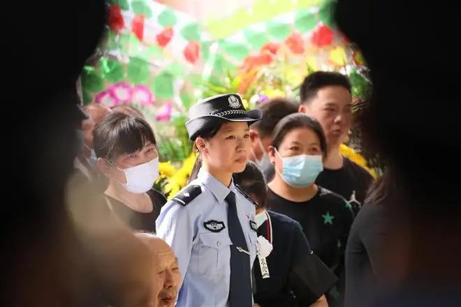 湖北一派出所副所长遭拒捕牺牲，英雄离去时有多让人痛心？