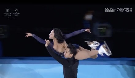 葱桶组合表演滑压轴演出好美，他们的高度默契是如何练就的？