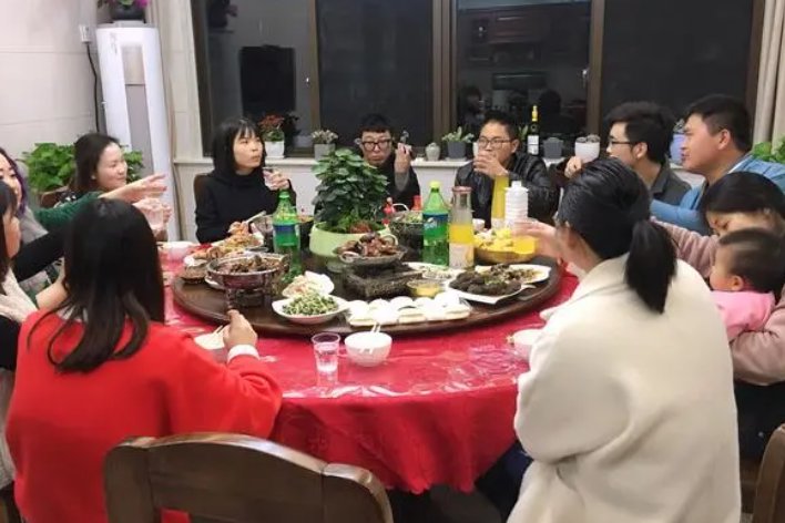 用呼朋引伴造一个句子