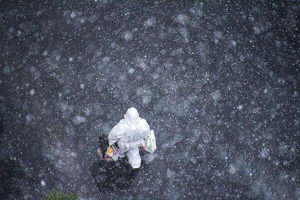 一架飞机上3名阳性感染者传染了36名同航班人员，传染性最强毒株怎么防？