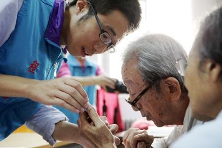 四川知名医院取消现场挂号遭质疑，医院此举合理吗？