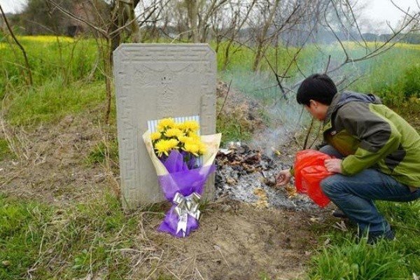 父辈不在了，孙子还能给爷爷上坟吗？有什么说法？