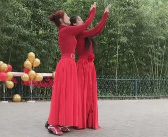 看到妻子和别人跳广场舞，你是什么样的心情？