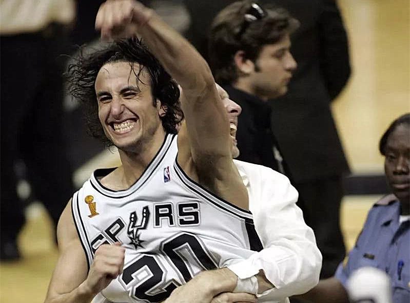 NBA2005年的总决赛，吉诺比利和邓肯的表现如何？