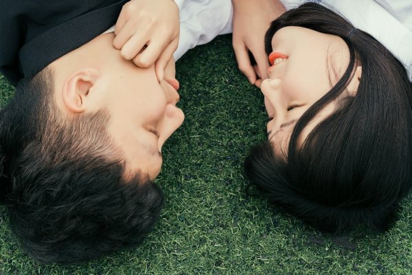 情侣之间不接吻正常吗？