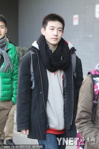 围巾男的围巾男邓先宇