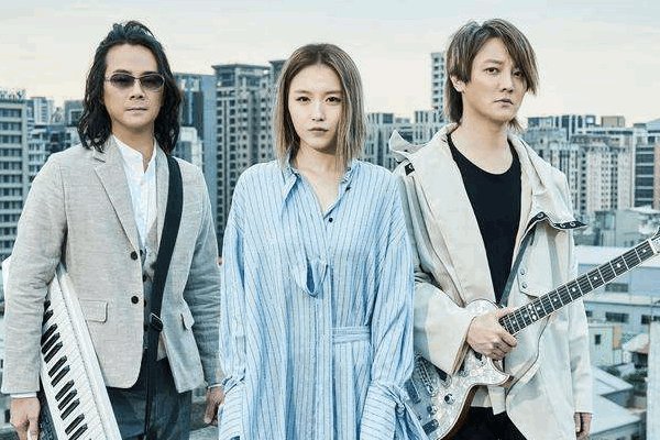 主唱是一个乐队的灵魂，为什么飞儿乐队会换掉原来的主唱？