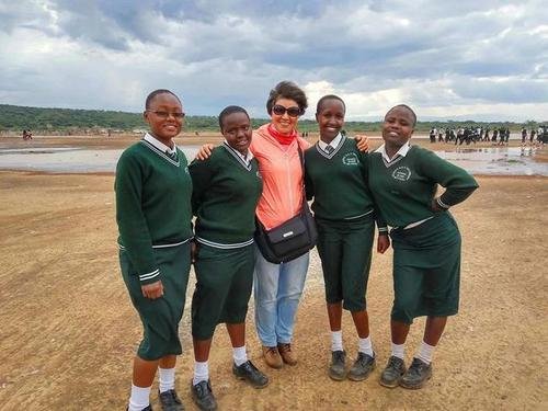 77岁上海阿姨走遍七大洲，来一趟说走就走的旅行究竟有多难？