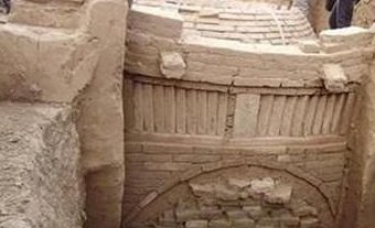 修路挖毁的唐代古墓仅剩几块砖,此事会由施工方负全责吗?