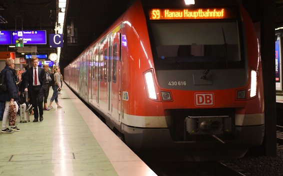 在火车上如何找座位！！在线等！！