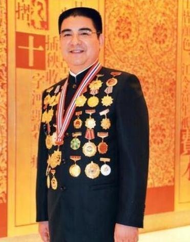 捐20亿，得4000本证书3万面锦旗，被曝造假的陈光标，他后来怎样了？