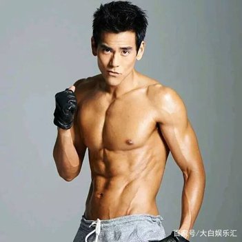 女生喜欢有腹肌的男生吗