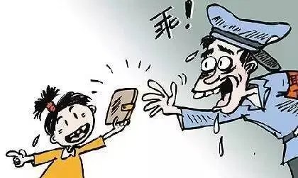 郑州女子坐公交丢包，物品价值百万，捡东西的行为如何定性？