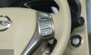 汽车折叠遥控一体的钥匙和智能卡的区别是什么?