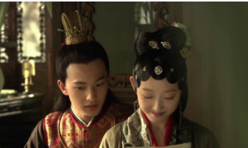 纵使千千晚星，不敌灼灼月光什么意思?
