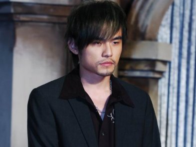 周杰伦发文提醒：哥不太喜欢人家跟车，明星遇到私生饭一般会如何对待？