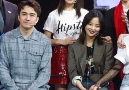 辛芷蕾翟天临被曝同居引热议，当事人对此传闻是何态度？