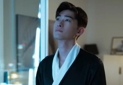 人民网评张翰新“俗套脱离现实”，观众为何对《东八区的先生们》不买账？