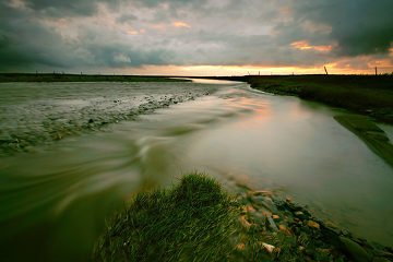 滔滔小河的介绍