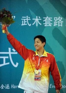 黄光源的人物简介