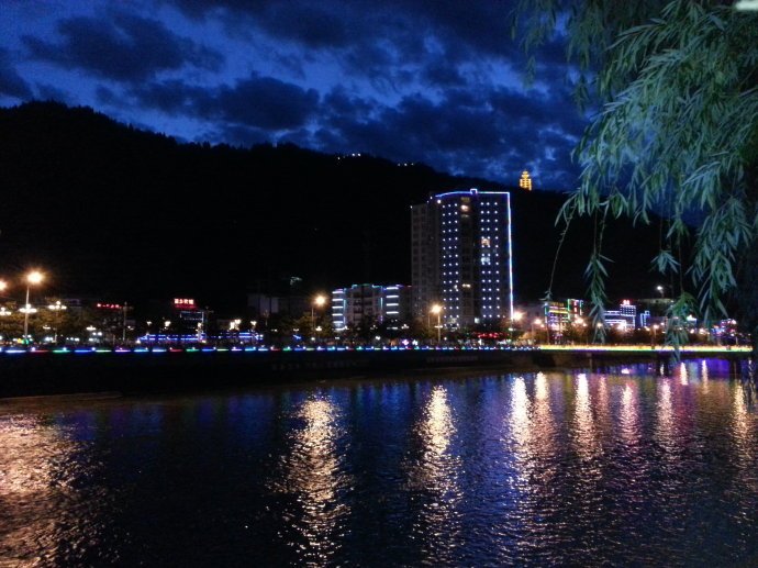 我不愿再放纵，也不愿每天夜每秒漂流是什么歌