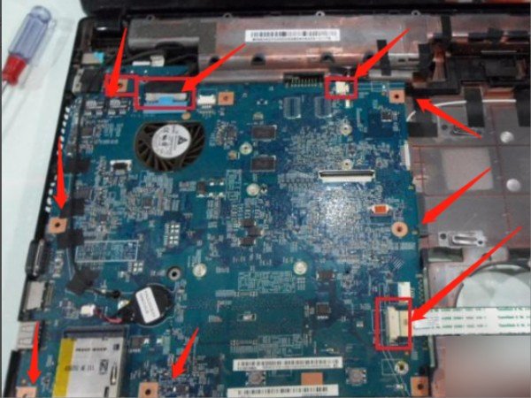 联想g480怎么打开后盖？