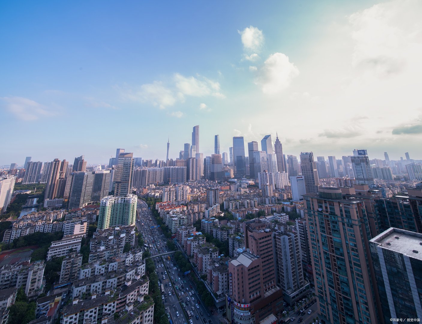 广州黄埔区茅岗一村民拆迁分到21套房，拆迁的赔偿标准是什么？