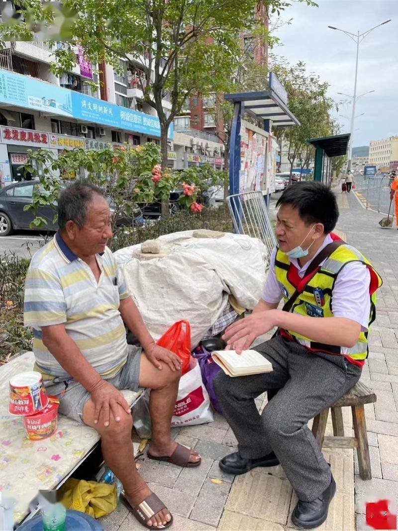 深圳街头拾荒的破产董事长已被儿子接回，此前家人为何对他不管不顾？