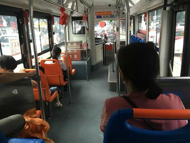 吉林长春一公交司机辱骂残疾乘客，从这名司机的行为中暴露出了什么问题？