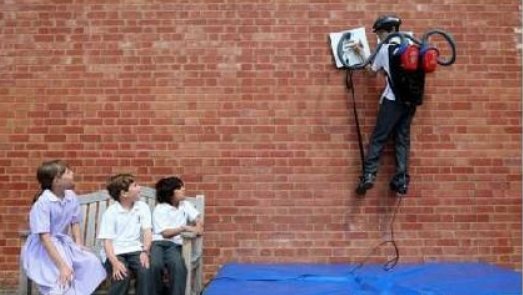 在群里不要认为我爬墙就行的意思？