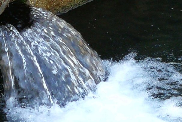 汩汩流淌的拼音