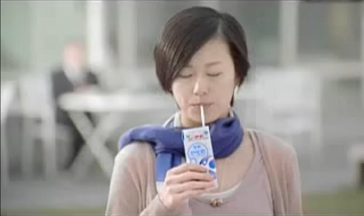 伊利营养舒化奶广告的图片