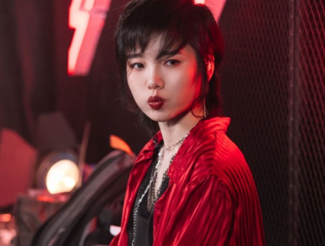 怎么看待许飞被淘汰后写的有关姐姐们的小作文?