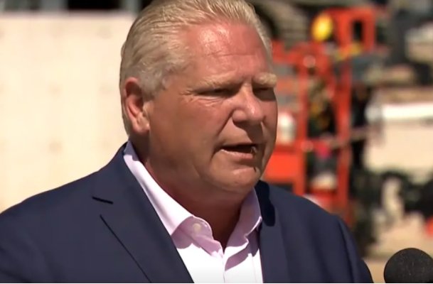 继安大略省省长误吞蜜蜂，加拿大女主持播新闻时误吞苍蝇！此意外能否避免？