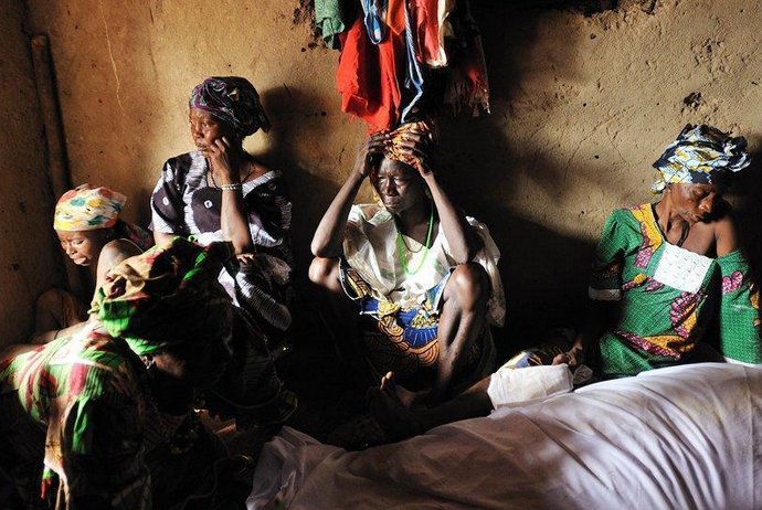 非洲妈妈一胎生下5女4男，这算不算是人类的奇迹？