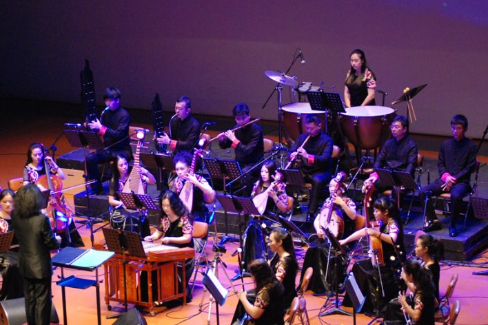 用呼朋引伴造一个句子