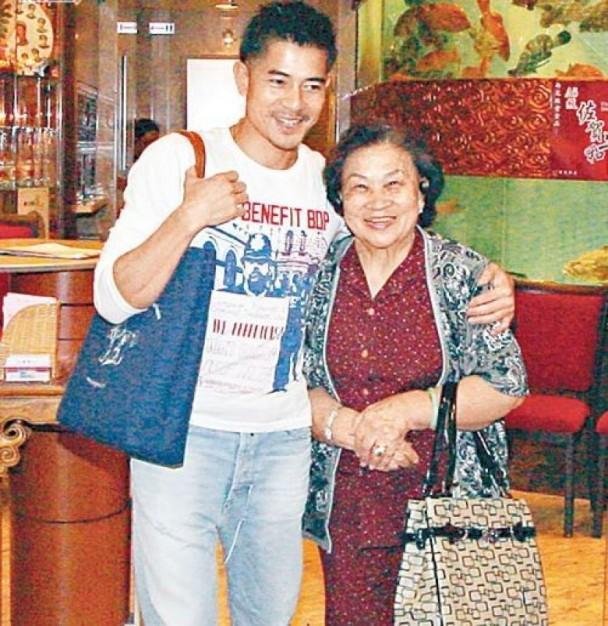 方媛很漂亮，有少女清纯感，那她的父母状态如何？