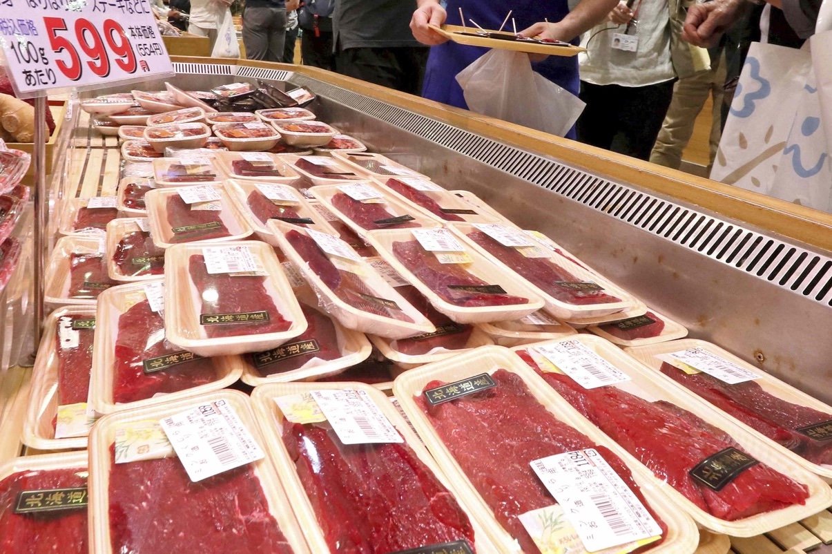 日本捕获1430吨鲸肉,日本为何总是如此大规模地捕杀鲸鱼?