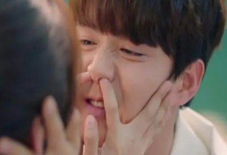 马天宇成第4位被杨紫插鼻孔男星，她为何喜欢插别人鼻孔？