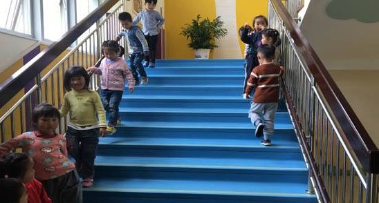 在楼梯上应注意什么问题？