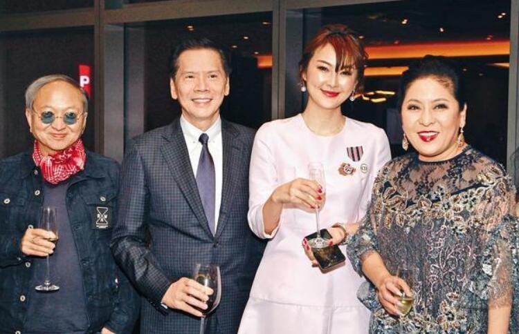 20年前不顾一切扇了向华强两巴掌的人究竟是谁？有何背景？