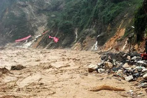 官方辟谣四川致7死山洪与泄洪有关，山洪的发生和什么有关？