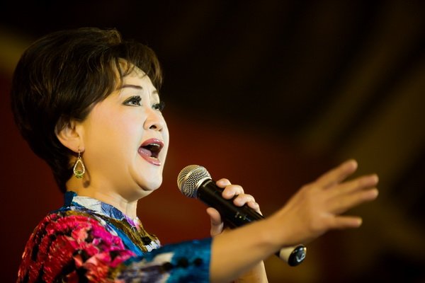 李谷一的《绒花》 歌词