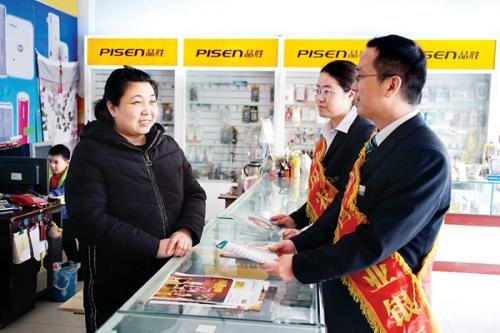 建议对大学生开展金融知识普及教育，这么做的理由是什么？