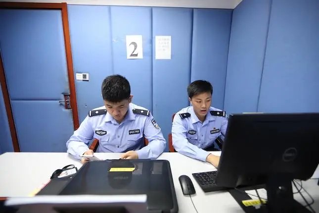 2男子高铁车厢内因打电话互殴，他们将会受到哪些处罚？